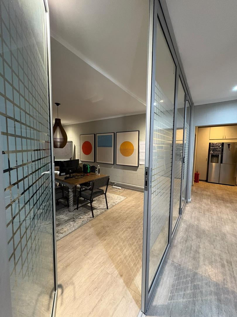 To Let Commercial Property for Rent in Pinelands Western Cape